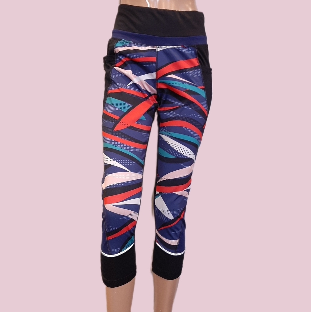 Joe Fresh Active Capri Leggings Reflective Mesh Pockets Media Athletic
